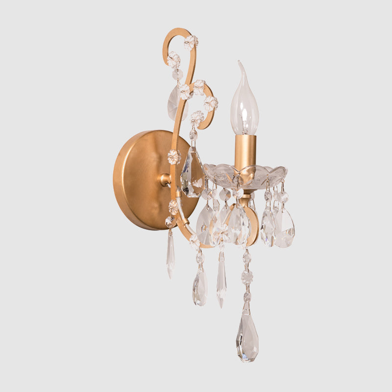 Luz de pared metálica de Candelabra Lámpara de pared tradicional de 1 bombilla con gotas de cristal en oro