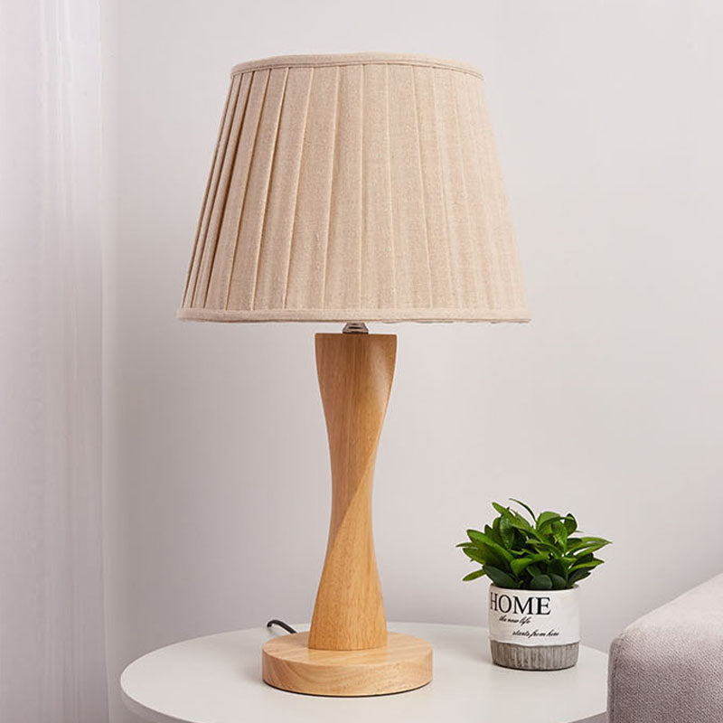 Lampada da notte intrecciata in legno Cottage 1 luce Illuminazione da tavolo da soggiorno con paralume conico in tessuto in beige/grigio/lino