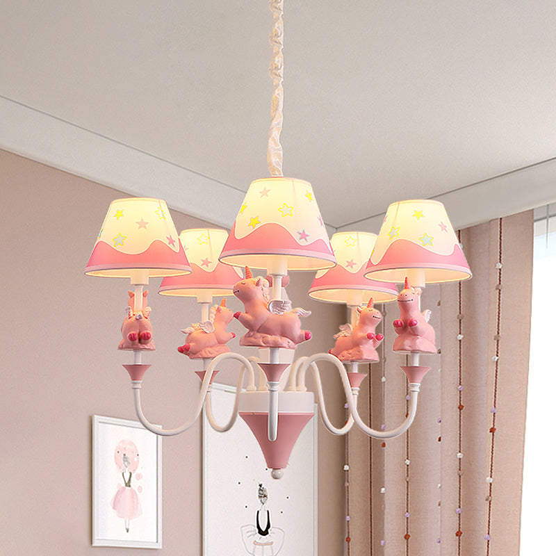 Conic Stoff Shade Decke Kronleuchter Cartoon 5 Lichter Rosa/Blau/Gold -Finish -Pendel Lampe mit Einhorndekoration