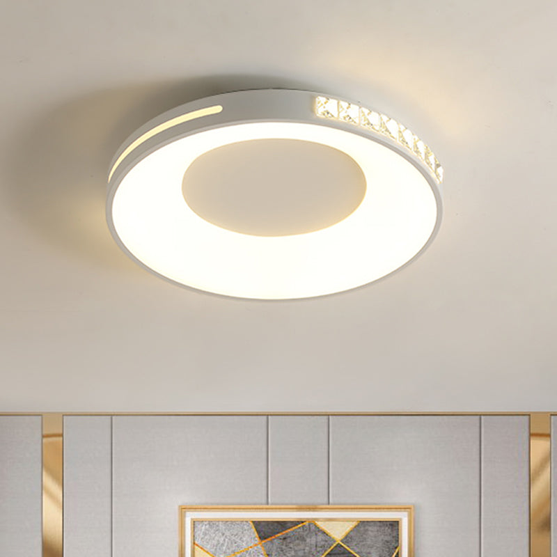 White Finish Round Ceiling Flush Mount Simplicity LED Metal Flush Light Fixture for Bedroom