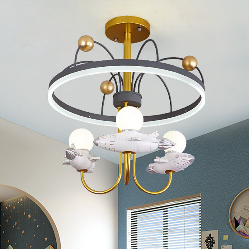 Raketen- und Orbitharz-Halbfluschen-Chandelier-Kinder 3-Fulbgold und graue Decke Flush Mount