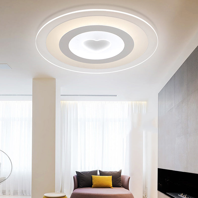 Moderne Ronde Acryl Flush Mount Light LED 8 "/16.5" /20.5 " Breed Spoelen Lamp met hart patroon in Warm/Wit Licht