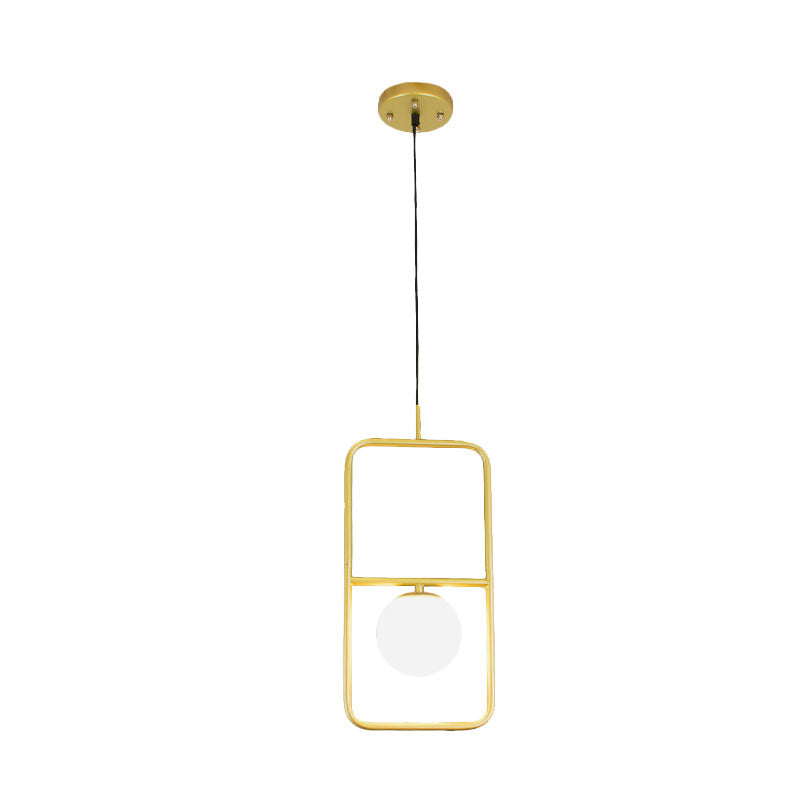 Luz de colgante rectangular de oro posmoderno 1 bulbo de metal luz colgante con tono de vidrio de leche de bola