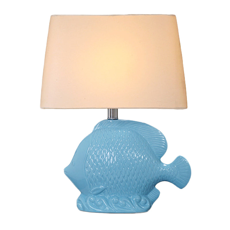 Accensione del tavolo blu ceramico pesce tropicale a bulbo singolo stand night luce con paralume in tessuto rettangolo