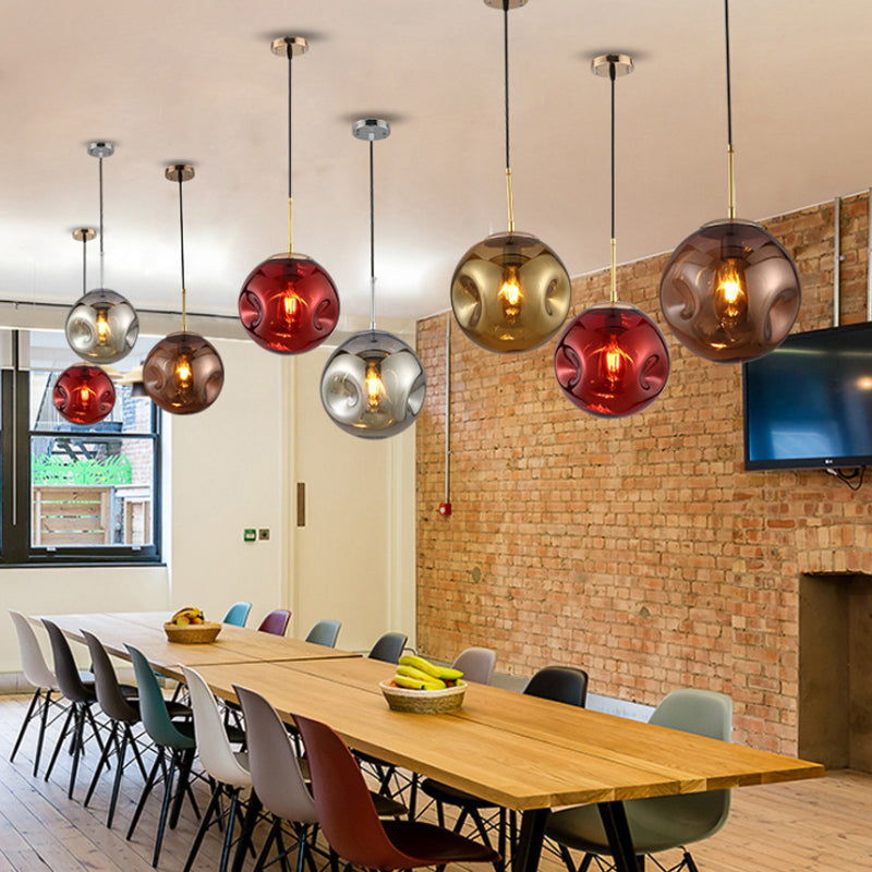 Pendre de style moderne 1 Bulbe Lumière avec une teinte en verre concave Silver / Red Global Hanging Lightture pour le restaurant
