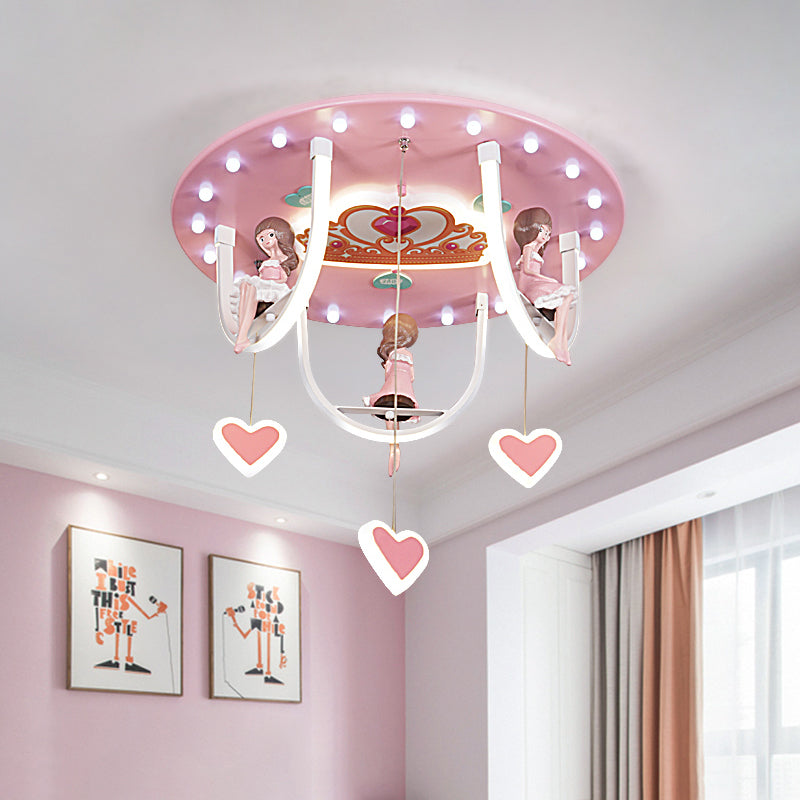 Cartoon Girl e Swing Flush Lamp Resine Kids Room LED Lighting Fixture con Loving Heart Detail in Pink