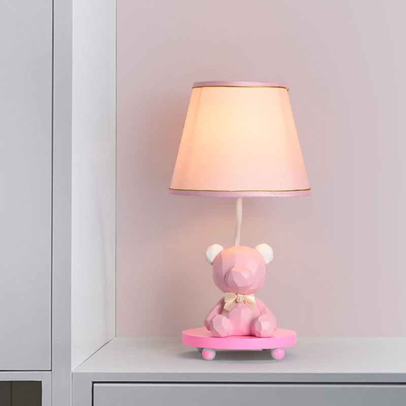 Barrel Shade Bedside Table Lampe Fabric 1 Éclairage de table de chevet d'ours de dessin de bulbe en bleu / rose