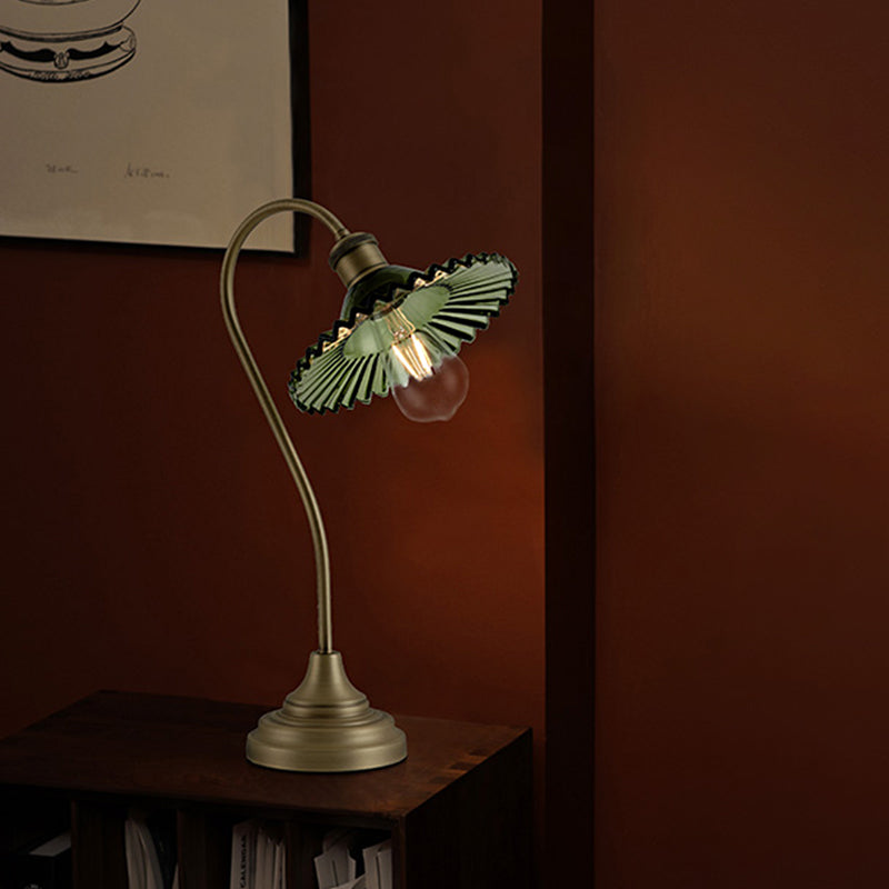 Table à bras plongeant en métal Light Style rural 1-Light Bedroom Table table de chevet avec une nuance de cristal en vert