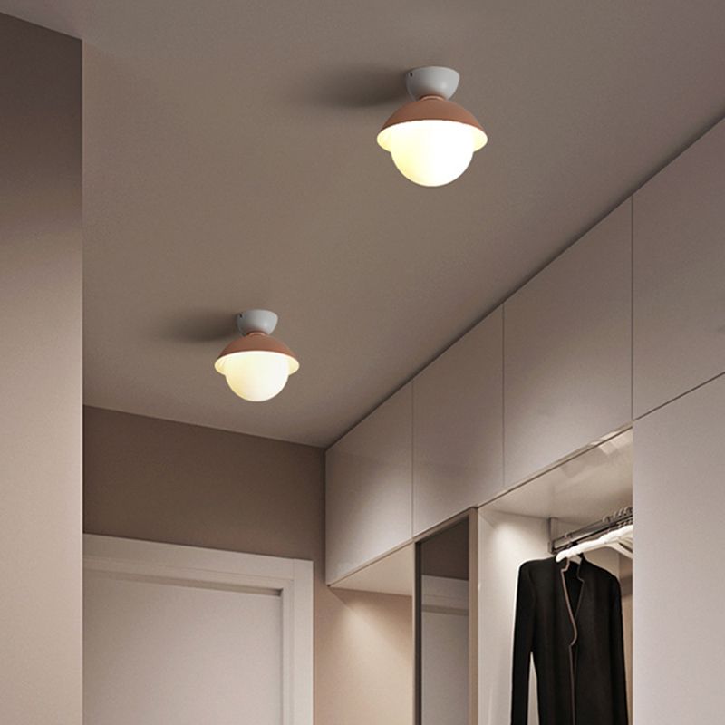 Runde Deckeneinbauleuchte im nordischen Stil aus Metall in Deckennähe