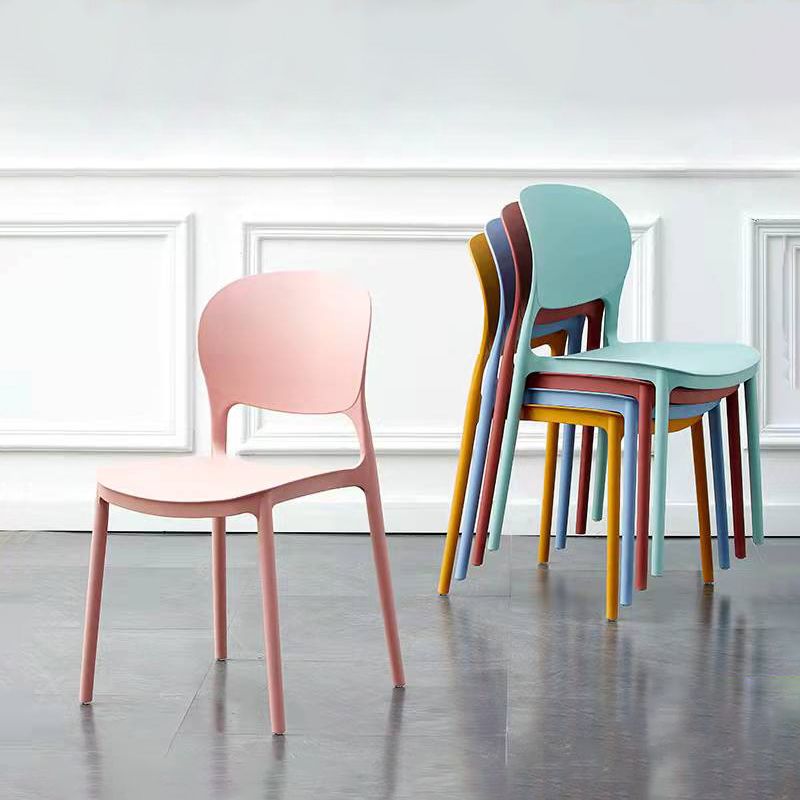 Silla lateral de plástico contemporánea, silla lateral de comedor apilable sin brazos con respaldo abierto