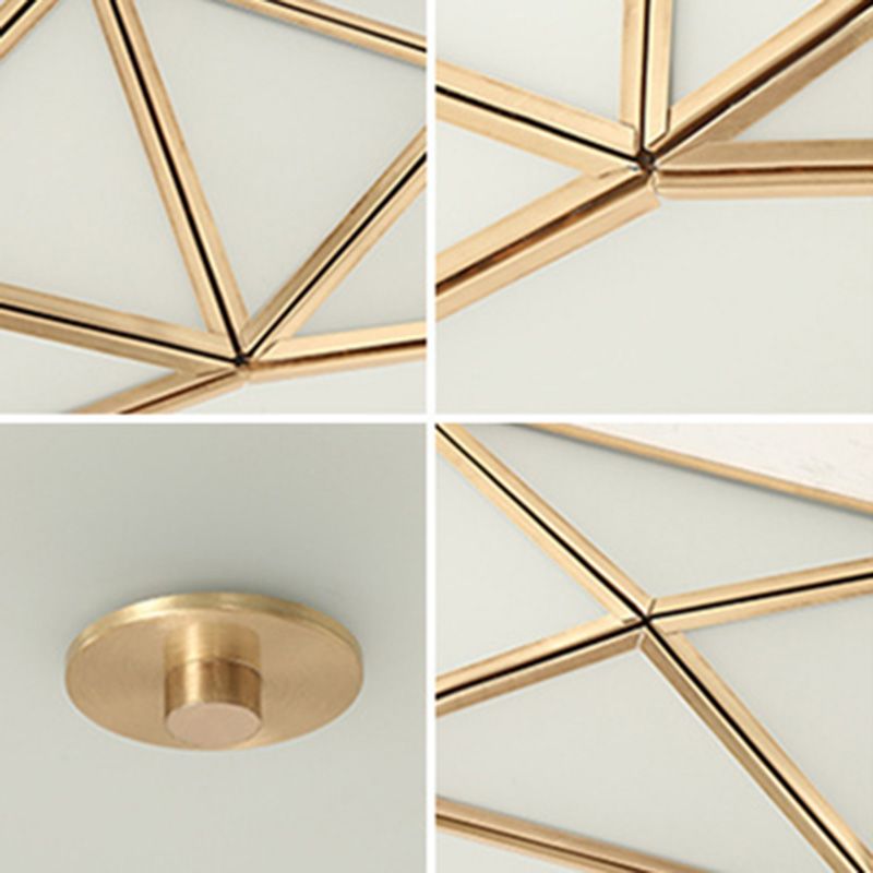 Luminaria dorada montada en el techo Vidrio de estilo tradicional con sombra cerca de la iluminación del techo