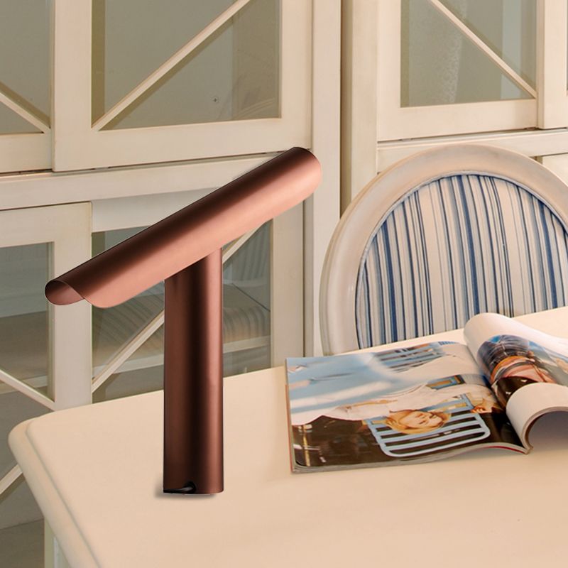 Lámpara de noche minimalista de iluminación de mesa de mesa diseñada por Iron Sesw