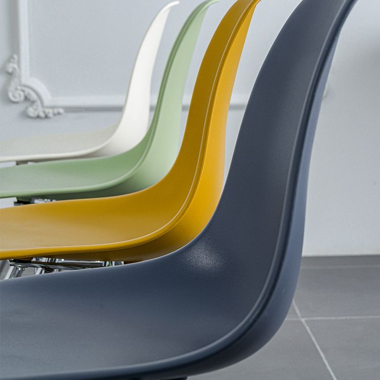 Minimalistische stijl vaste rug plastic stoel voor huisgebruik stapelbare armloze zijstoel