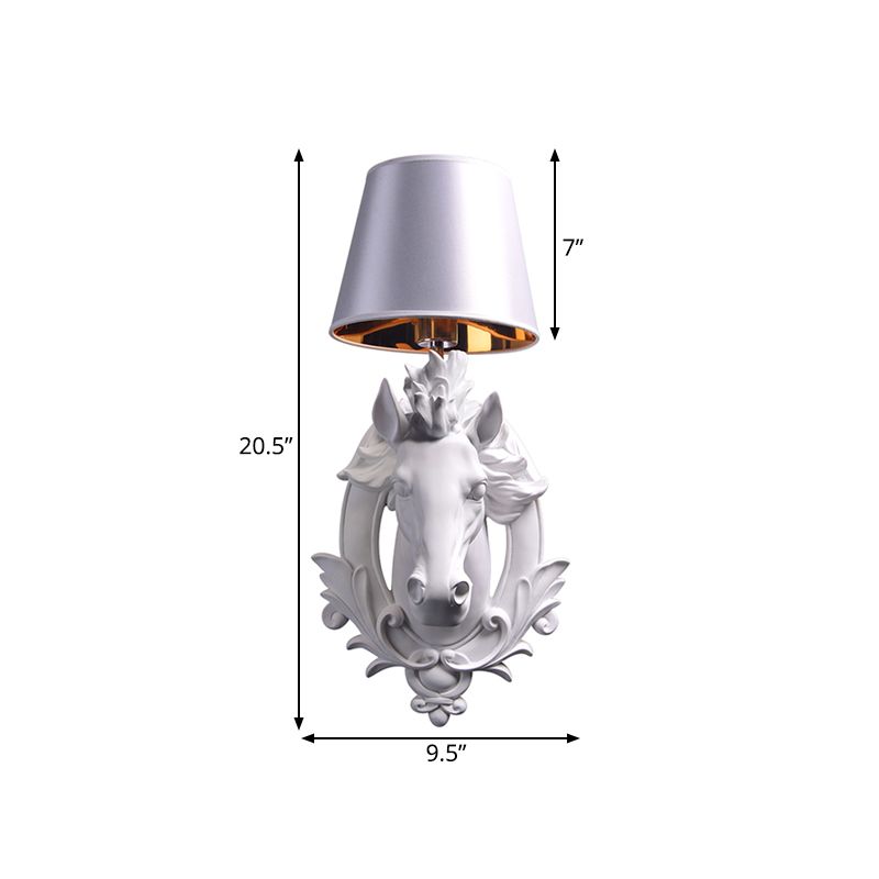 Lámpara de montaje en pared de caballo blanco, aplique de pared de resina con 1 bombilla y pantalla cónica para sala de estar, 9,5 "/12" de ancho