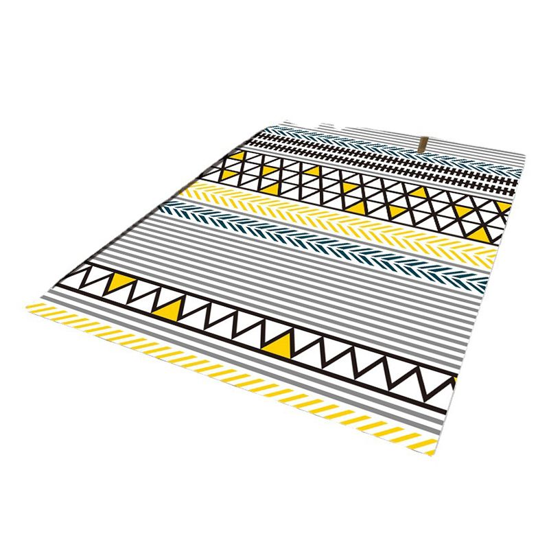 Continuous Geometric Pattern Rug Synthetic Carpet Stain Resistant Rug for Bedroom
