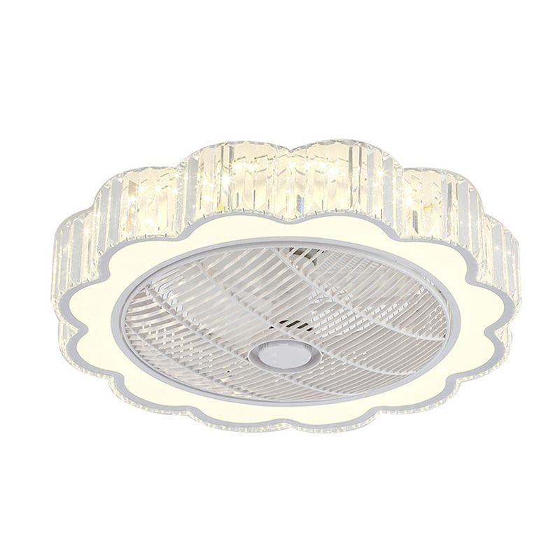 Weiße Blume 3-Blatt Deckenventilator Lampe Einfache prismatische Kristall-LED-Halbflush-Halterung mit Fernbedienung, 23,5 "W.