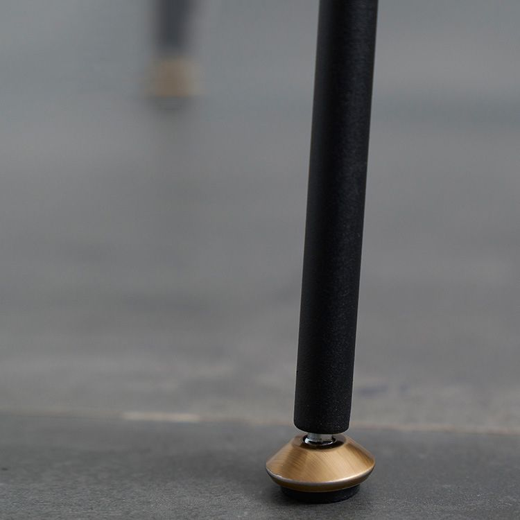 Sgabello da 31,50 "sgabello da barra industriale e sgabelli con un bancone con 4 gambe in nero