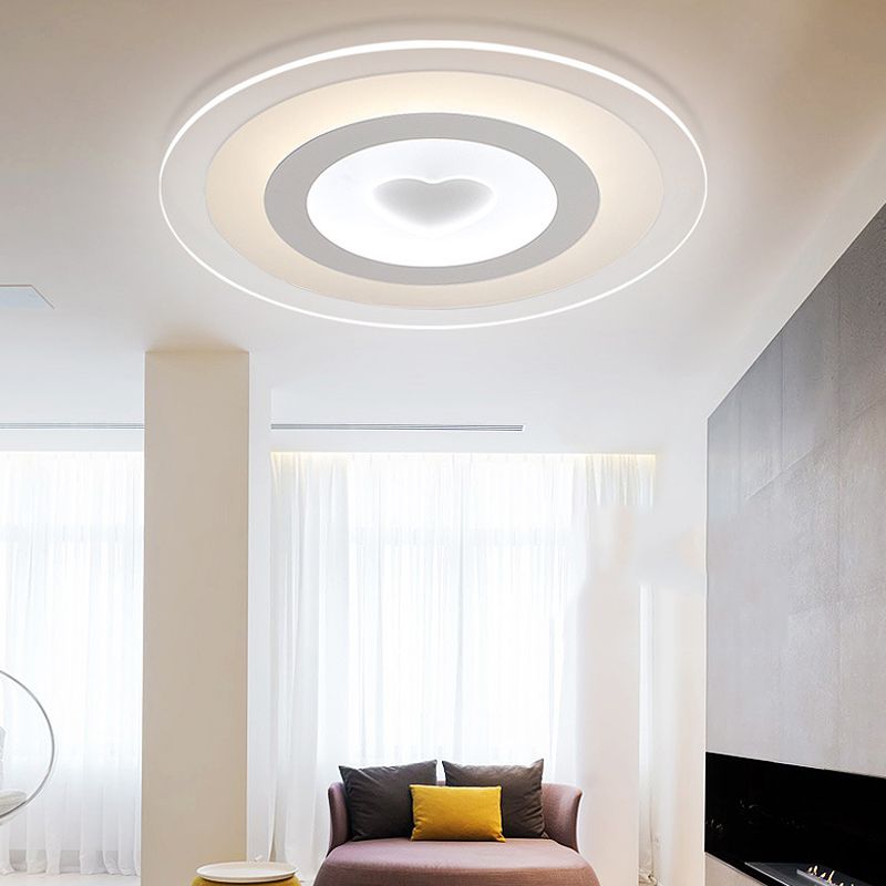 Moderne Ronde Acryl Flush Mount Light LED 8 "/16.5" /20.5 " Breed Spoelen Lamp met hart patroon in Warm/Wit Licht