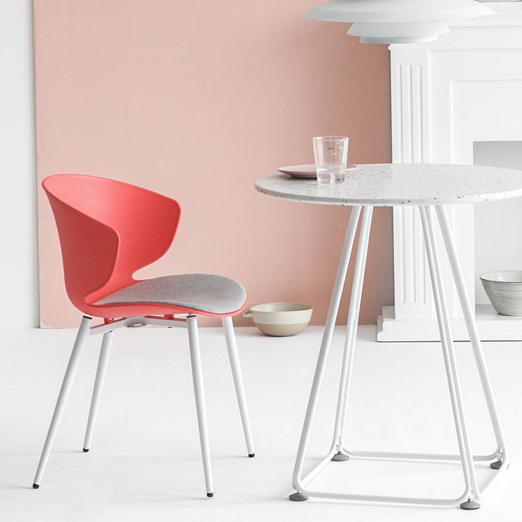 Silla de comedor estilo moderno Sillas laterales sin brazos con patas de metal