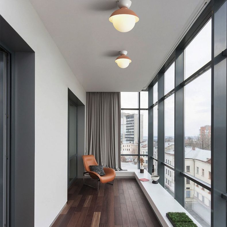 Runde Deckeneinbauleuchte im nordischen Stil aus Metall in Deckennähe