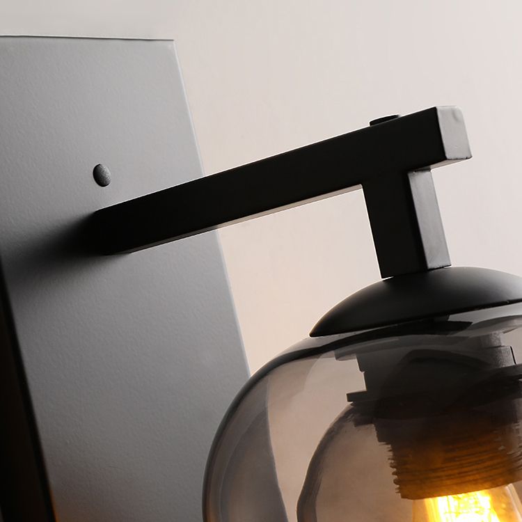 Lámpara de pared negra de vidrio en moderno estilo conciso de hierro forjado Luz de pared para el dormitorio
