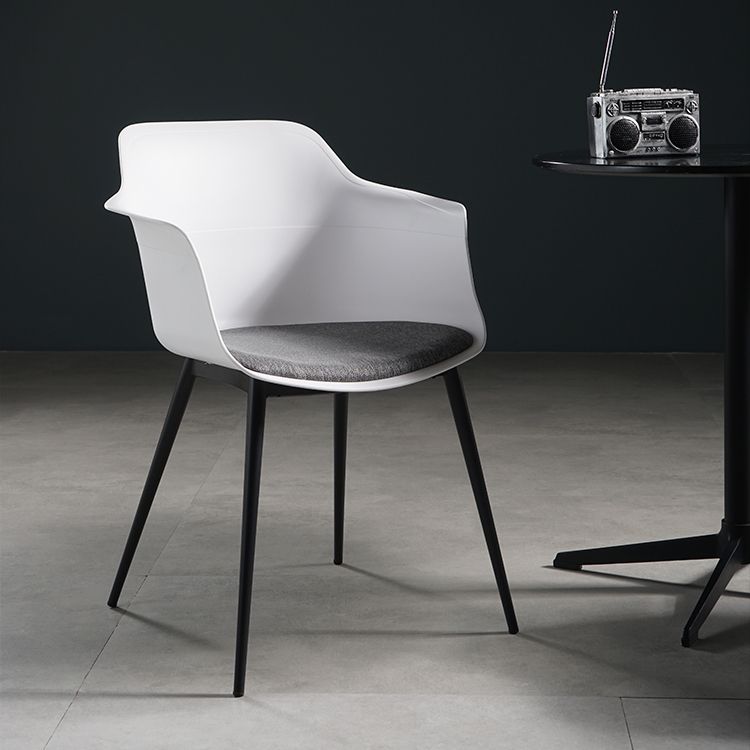 Chaise de bras de salle à manger scandinave