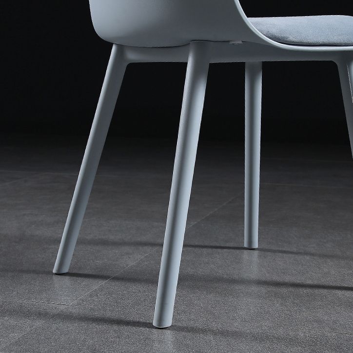 Chaise d'appoint de restaurant scandinave en plastique, finition mate, chaise de salle à manger Parsons (Ensemble de 4)