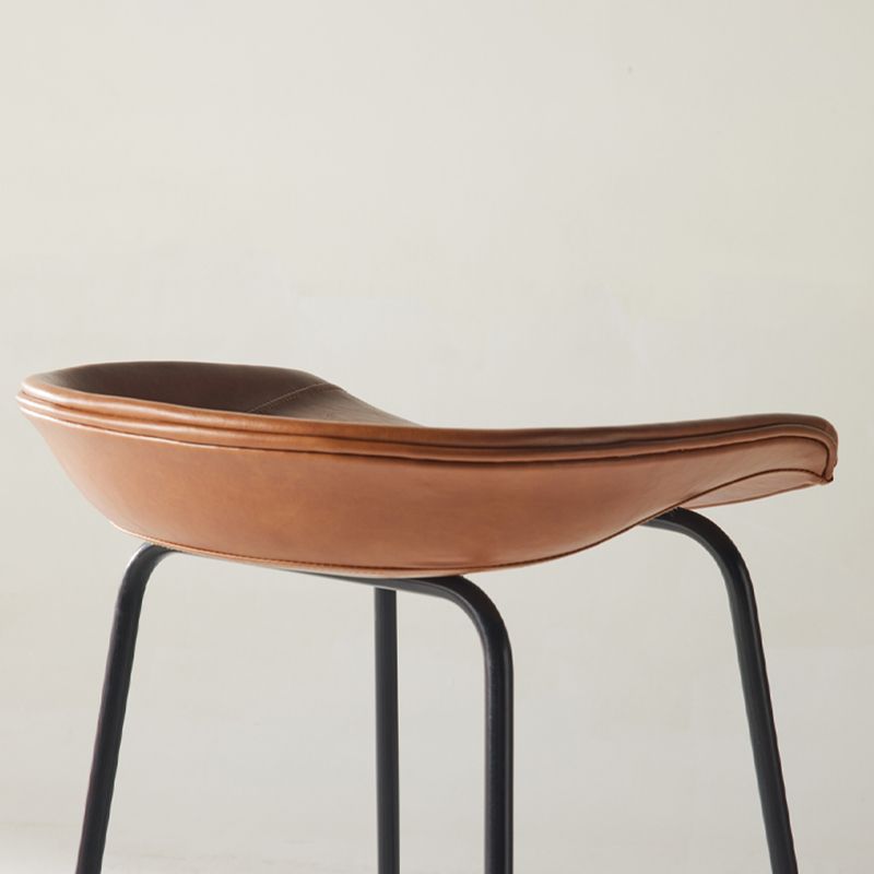 Scandinavian Metal Black Counter Stools Bucket Seat Bar Stools with Footrest