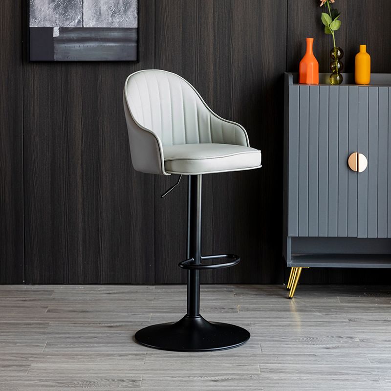 Barhocker im Industriestil, Eisenbeine, Ledersitz für Restaurantbar