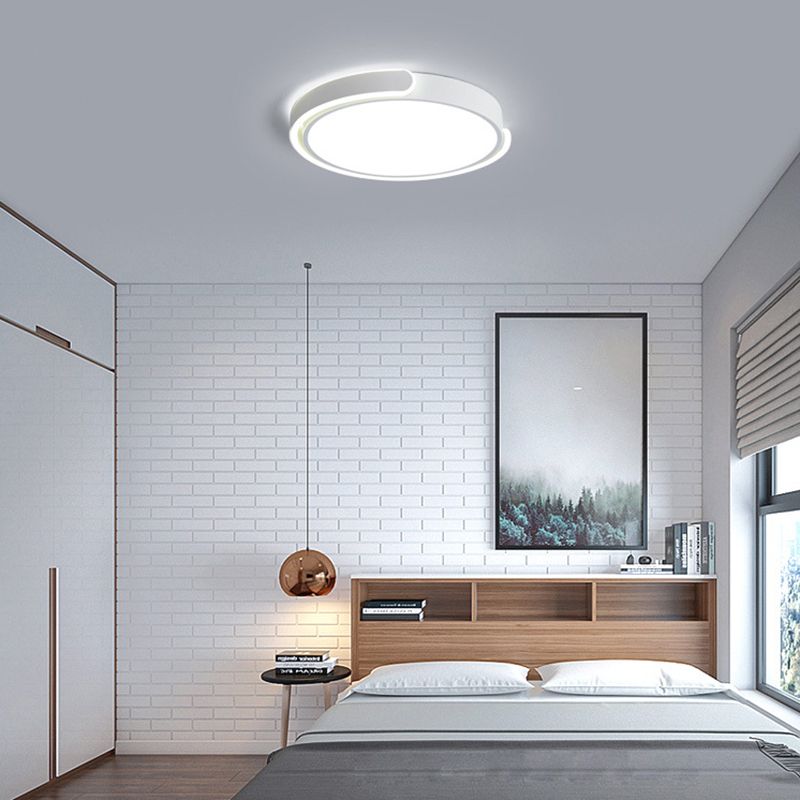 Modernism Metal Ceiling Light White/Black Flush Mount Lighting for Foyer
