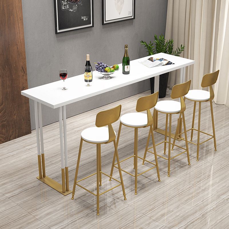 Table de la table de style nordique Pine Top Pub Table avec cadre en or noir (seule table)
