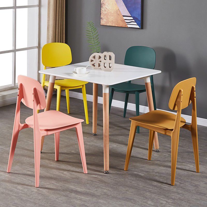 Cuisine moderne dinant la chaise latérale en plastique ouvrant la chaise latérale de salle à manger arrière