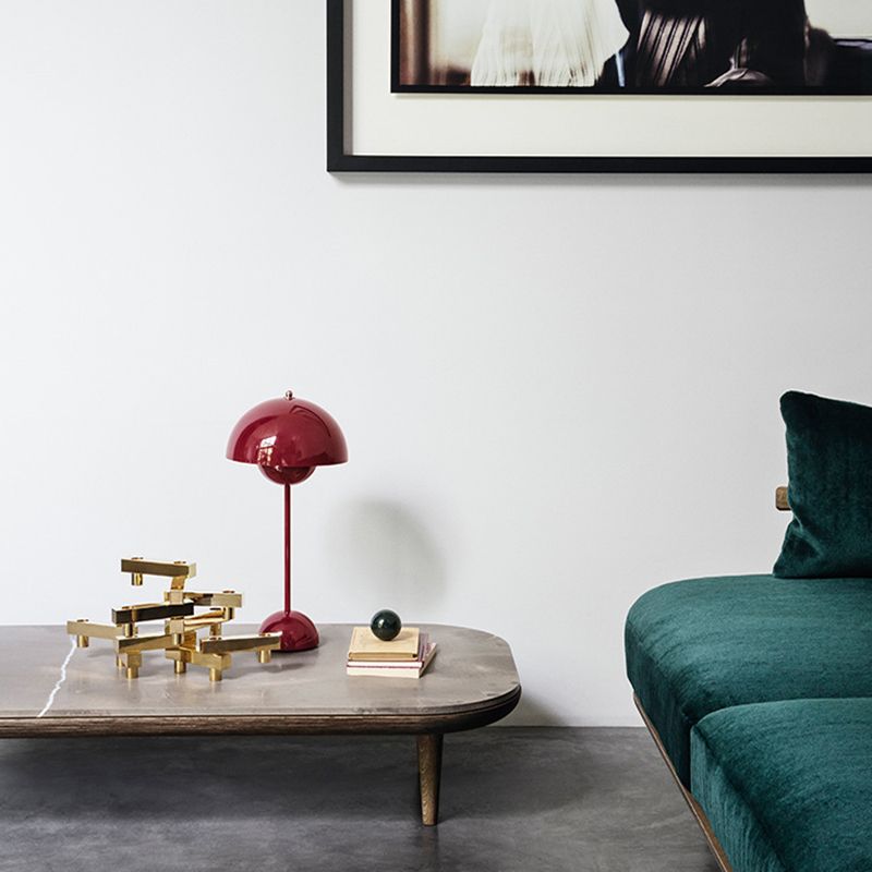 Lampada da tavolo moderna e minimalista a LED Lampada da tavolo Macaron emisfero in ferro battuto per camera da letto