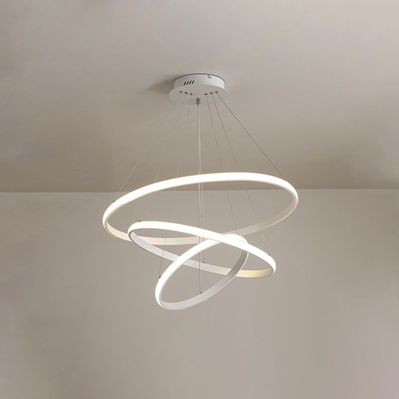 Luce a sospensione a led alla moda moderna Luce al soffitto lineare con tonalità acrilica