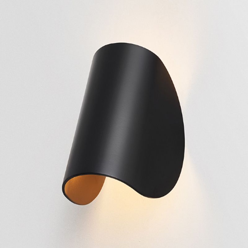 Nordic Style Metal Wall Light Geometric Shape LED Wall Sconce for Bedroom