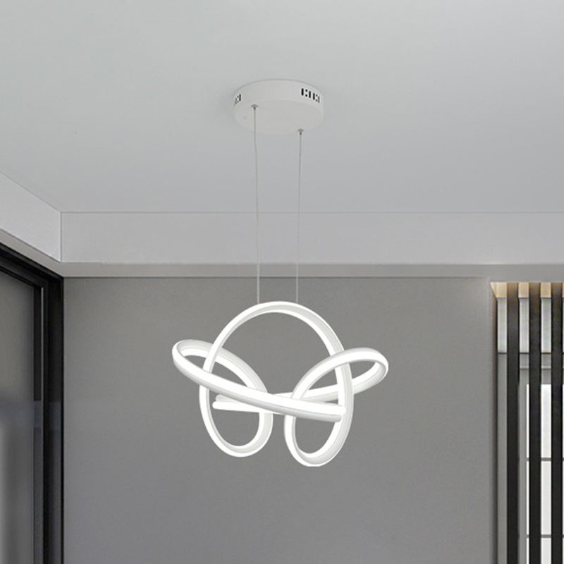 Moderne Zyklus -Acryl -Drop -Lampe integrierte LED -Kronleuchterleuchte in Weiß/Kaffee über dem Tisch