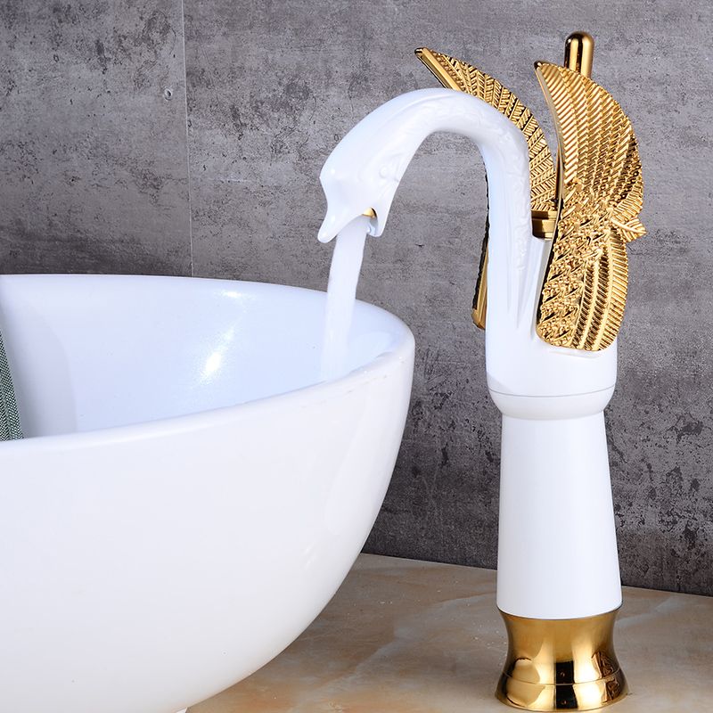 Traditional Wide Spread Bathroom Faucet 1-Handle Lavatory Faucet
