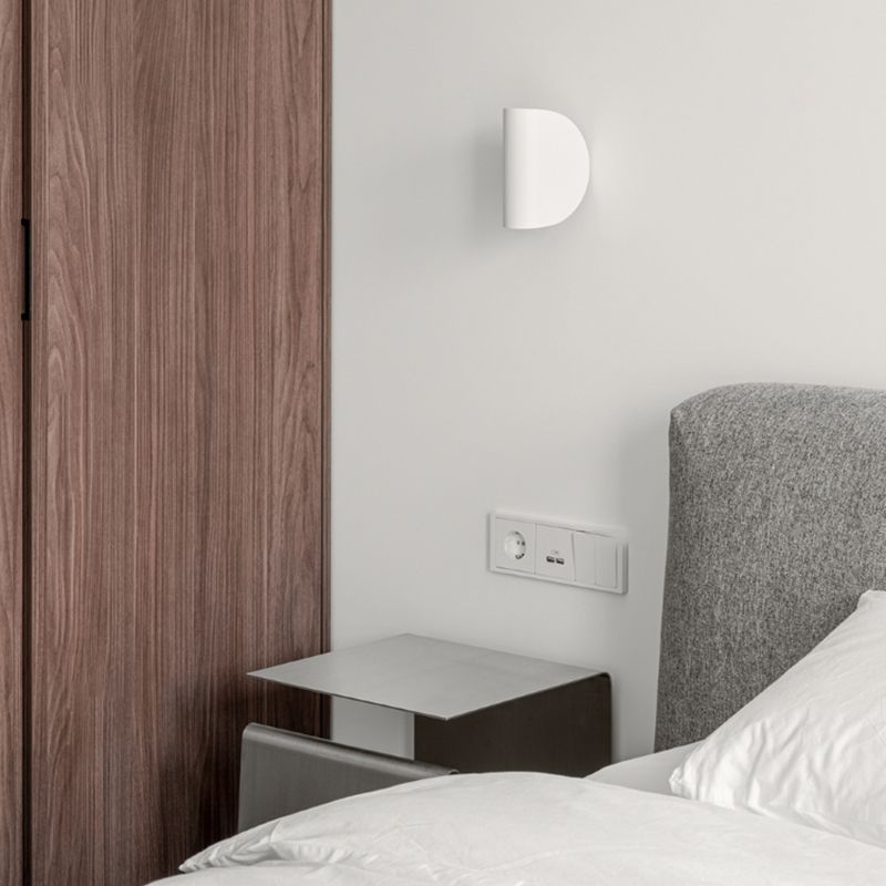 Nordic Style Metal Wall Light Geometric Shape LED Wall Sconce for Bedroom