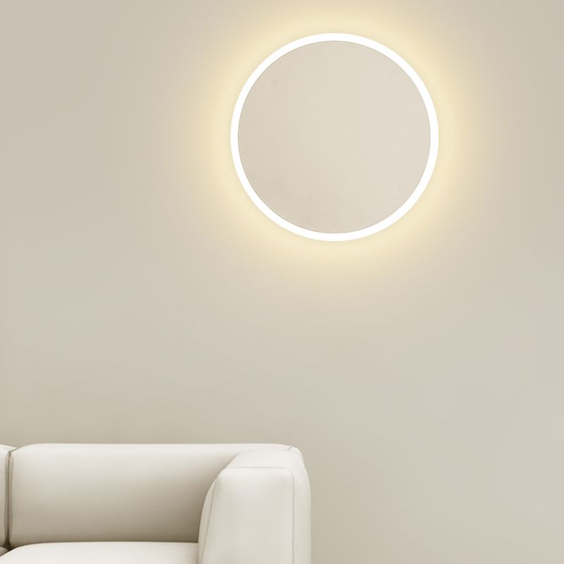 Round Shape Metal Wall Light Modern Style 1 Light Wall Mount Light in White
