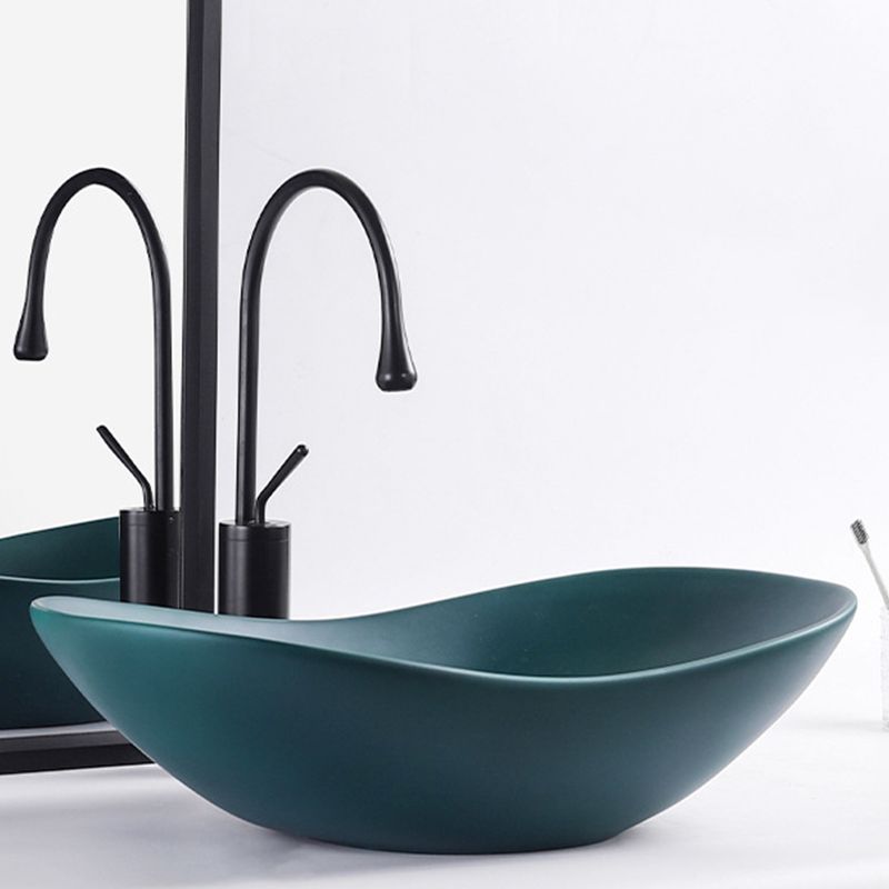 Modern Bathroom Sink Oval Bathroom Sink Overflow with Basin and Faucet