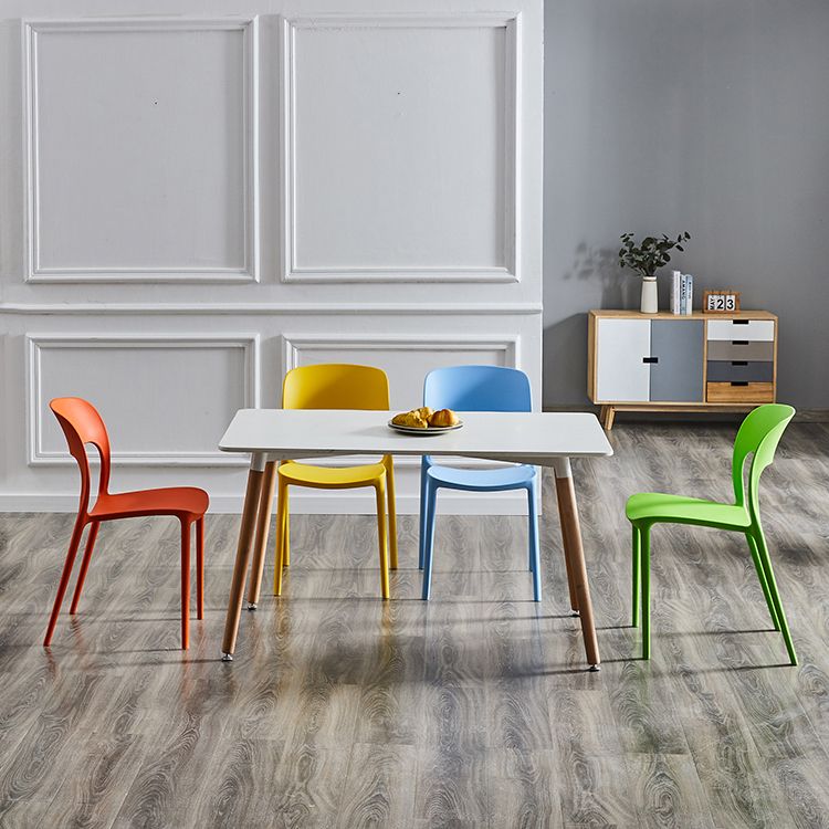Silla lateral de plástico contemporánea, silla lateral de comedor sin brazos con espalda abierta apilable para el hogar