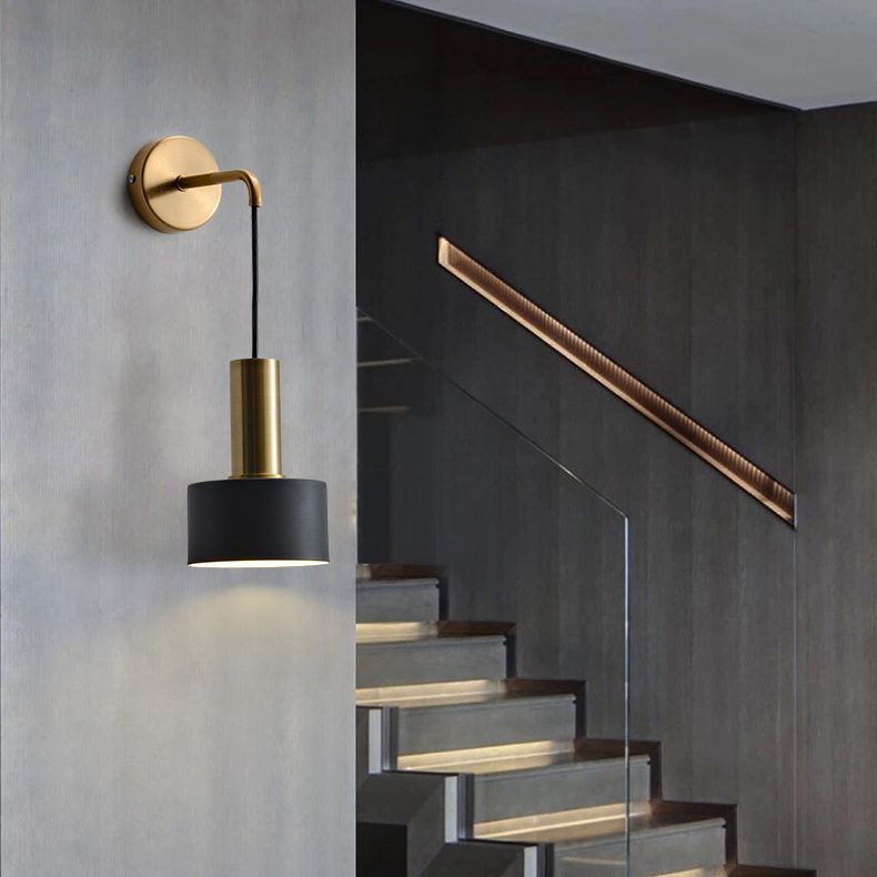 Lámpara montada en la pared de tambor lámpara de montaje de pared de metal posmoderna para sala de estar