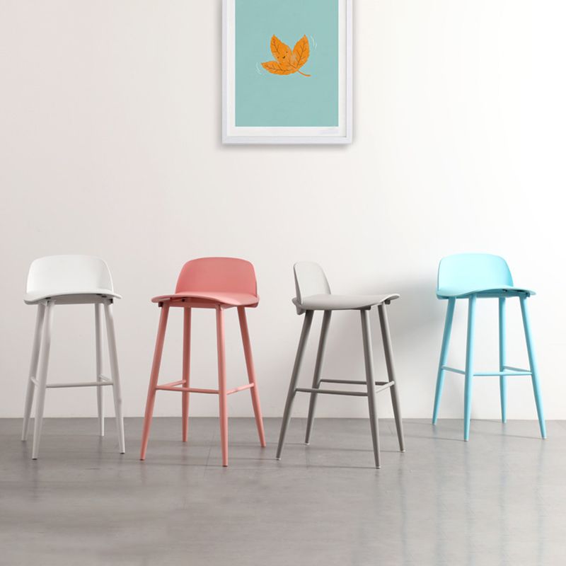 Scandinavian Plastic Counter Stools Low Back Indoor Bar Stools with Metal Footrest