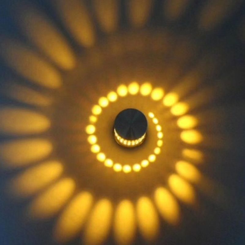 Moderne stijl RGB kleur wandlamp wit uitgeholde vlindersconstructie verlichting met ijzeren vierkante schaduw