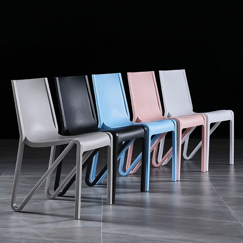 Chaise latéral de maison scandinave solide en plastique multicolore