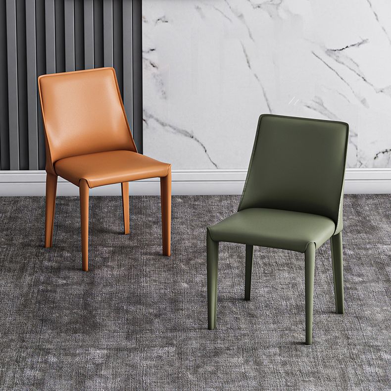 Silla lateral de cuero de hotel de estilo diseñador, silla de comedor con respaldo sólido y acabado mate
