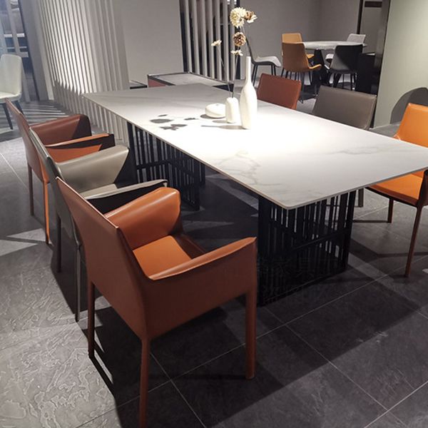 Silla de comedor individual con respaldo sólido y acabado mate de cuero con silla de montar para el hogar de estilo diseñador