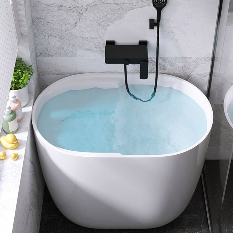 Modern Style Freestanding Bath Tub Oval Acrylic Soaking Bathtub in White