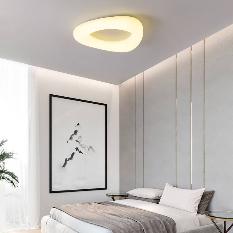 Lámpara nórdica de montaje en techo LED de metal con iluminación empotrada de geometría en blanco para sala de estar
