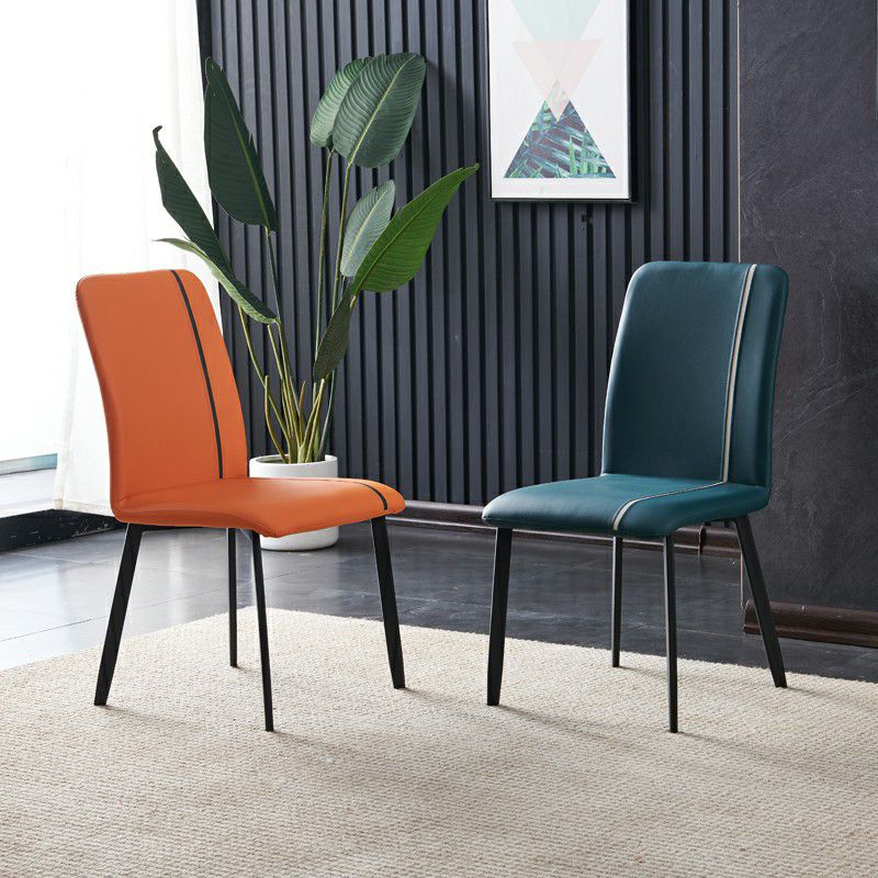 Parsons de finition mate de chaise latérale en cuir d'unité centrale d'hôtel contemporain dinant des chaises
